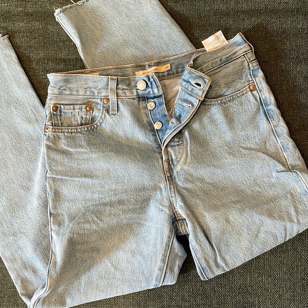 NWOT Wedgie Straight Levi’s Light Wash
